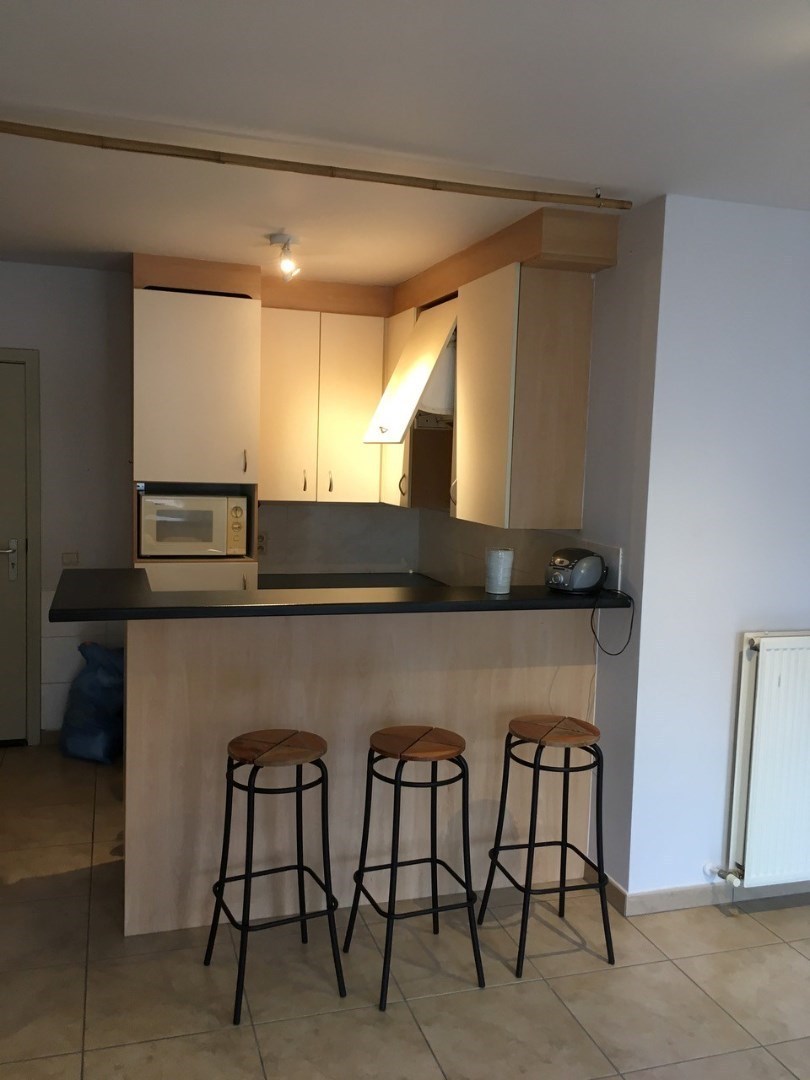 VERKOCHT Zeer verzorgd 1-slaapkamerappartement met terrasje en staanplaats 