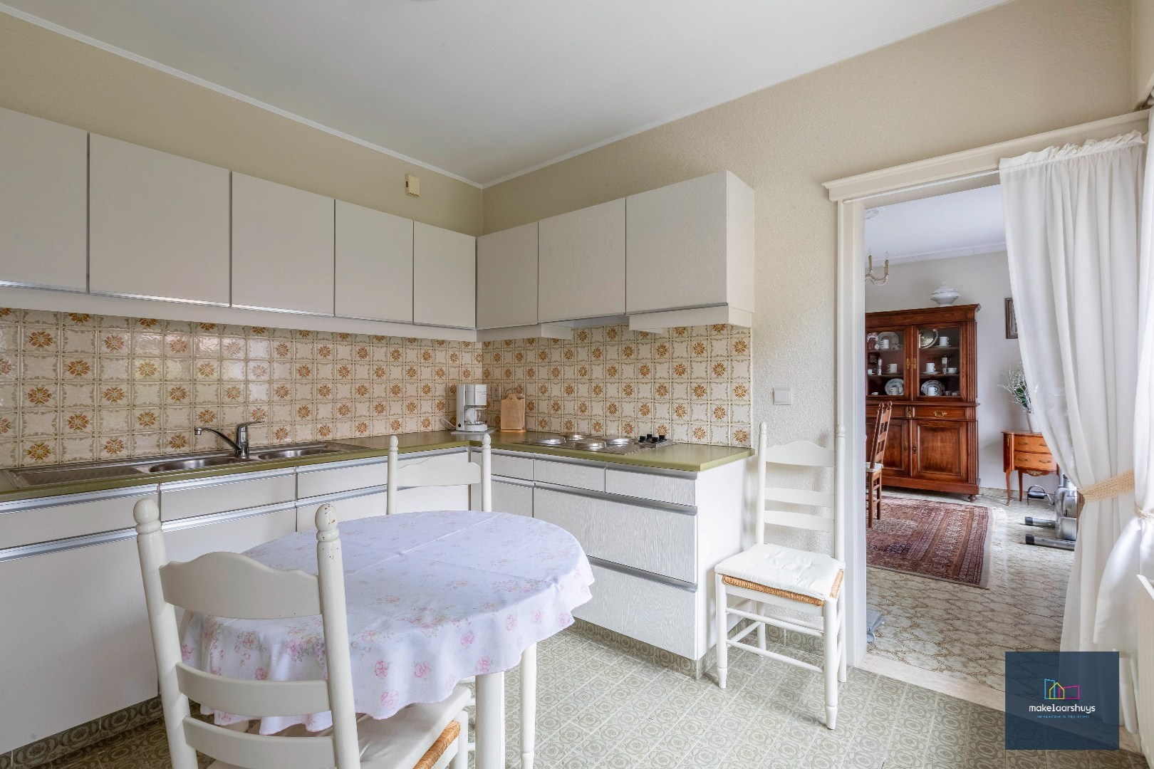 VERKOCHT !!! Goed onderhouden bungalow nabij centrum Mariakerke 