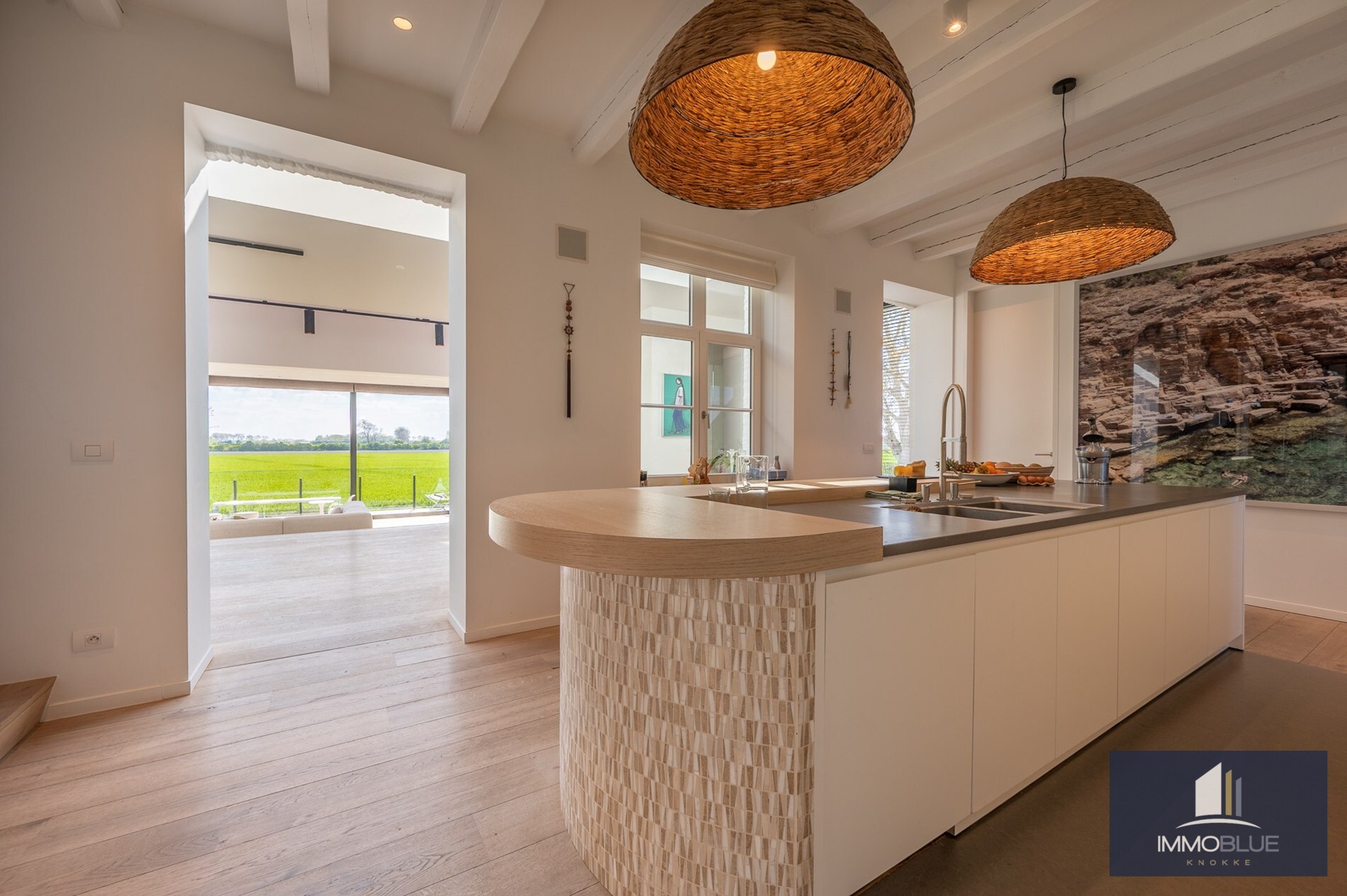 Uniek eigendom met adembenemende zichten gelegen op een perceel van ongeveer 3000 m². 