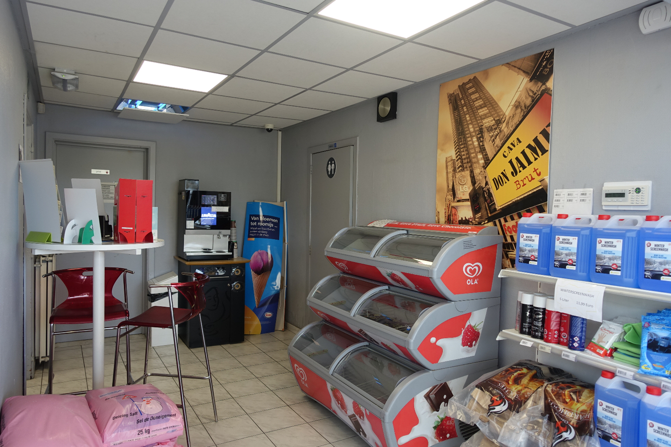 Unieke vastgoedaanbieding aan op- en afrit E40 Jabbeke 