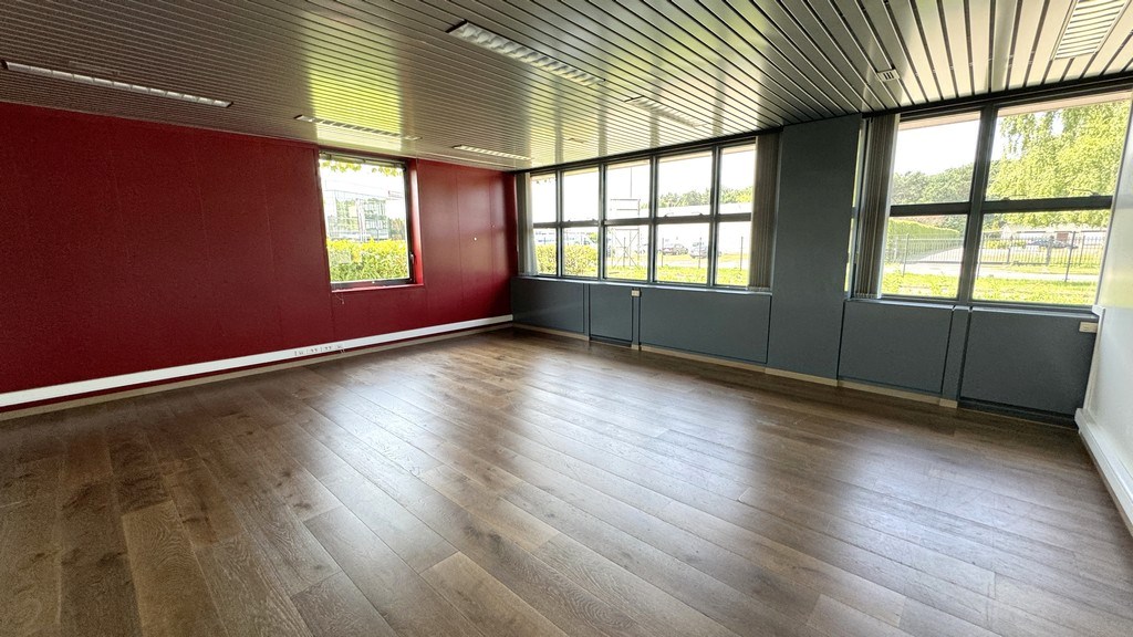 Logistiek bedrijfspand te huur in industriezone te Malle