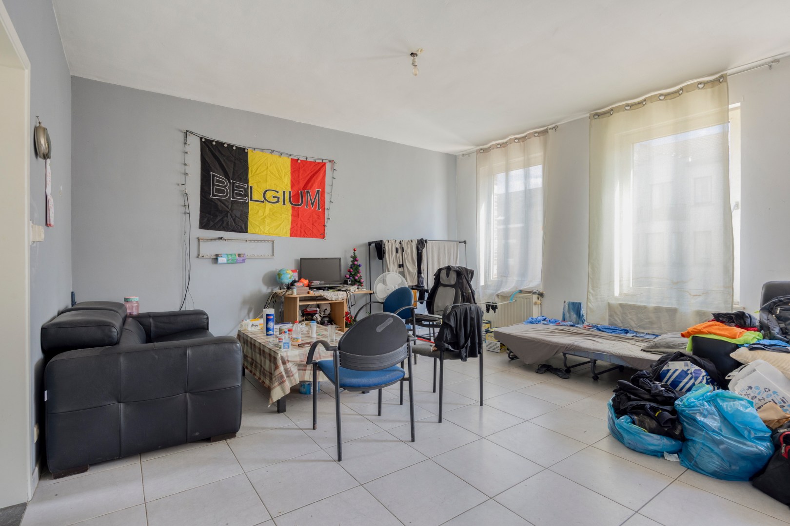 Op te frissen opbrengsteigendom met 3 appartementen en garage in Leopoldsburg 