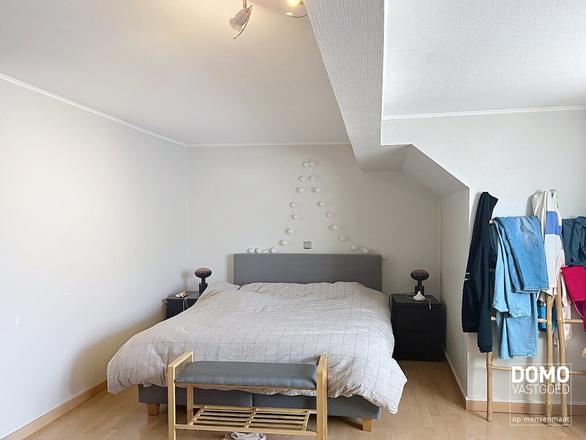 LICHTRIJK DUPLEXAPPARTEMENT MET 2 SLAAPKAMERS TE KURINGEN 