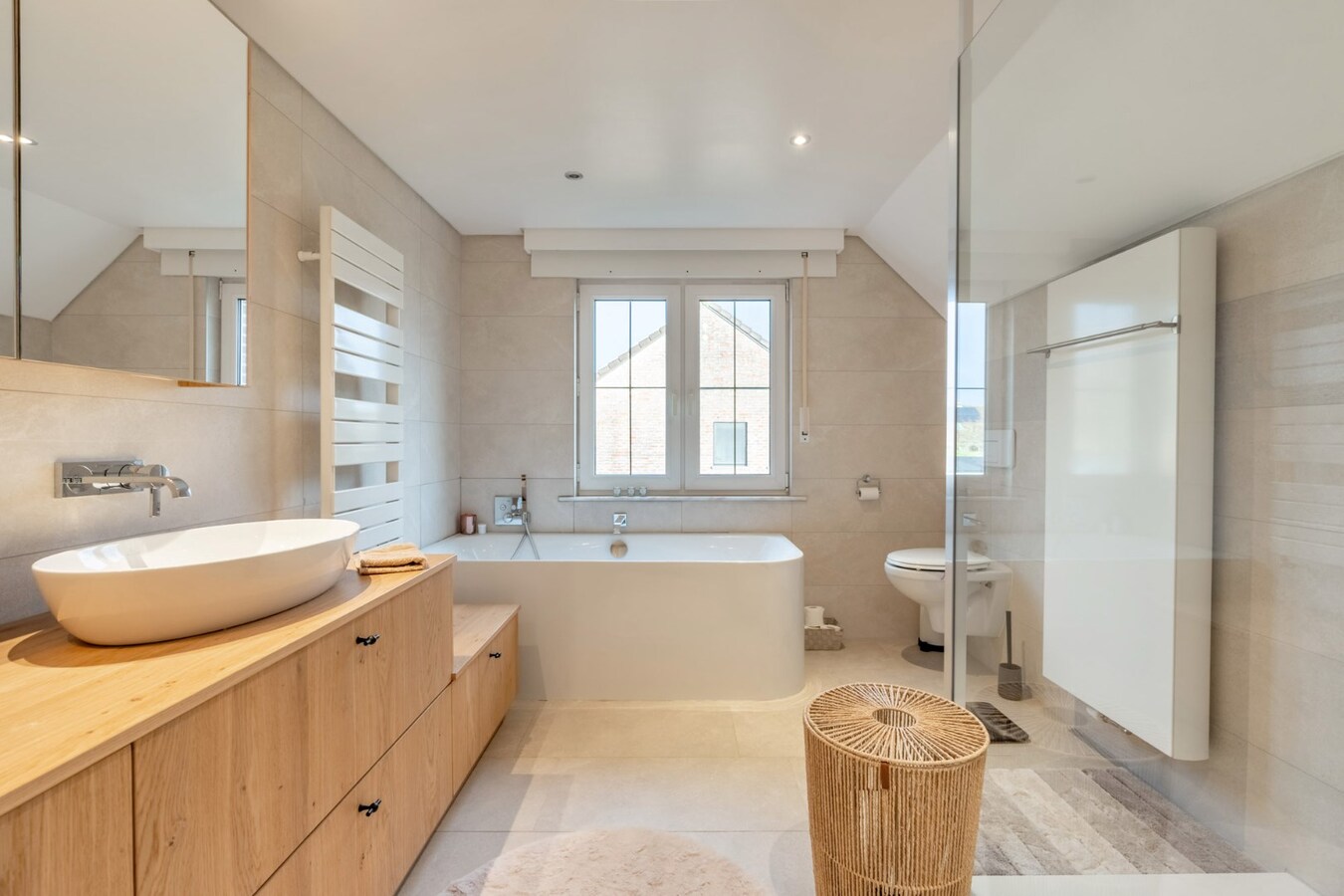 Prachtige ruim gerenoveerde woning. 