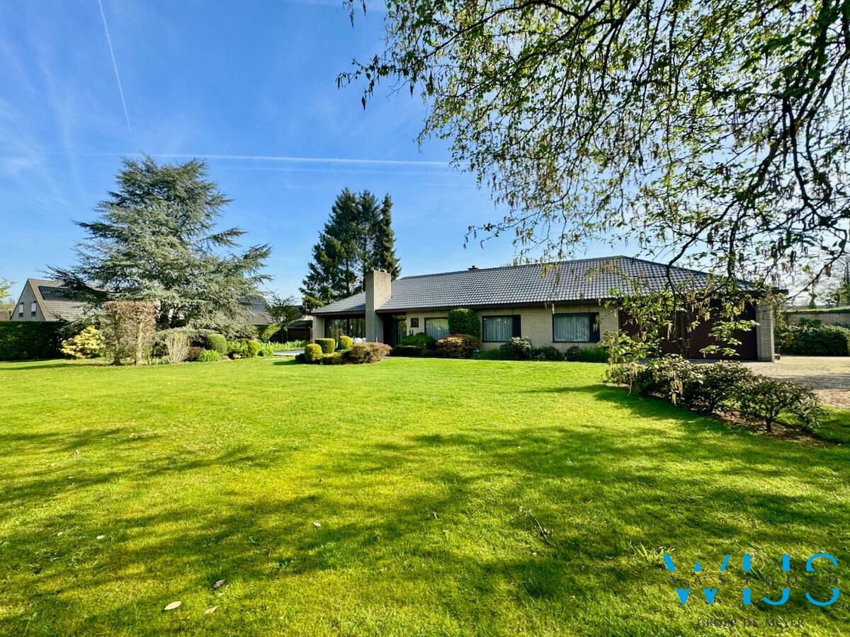 Schitterend woonhuis op een fantastisch perceel van 2859 m² te Drongen ! 