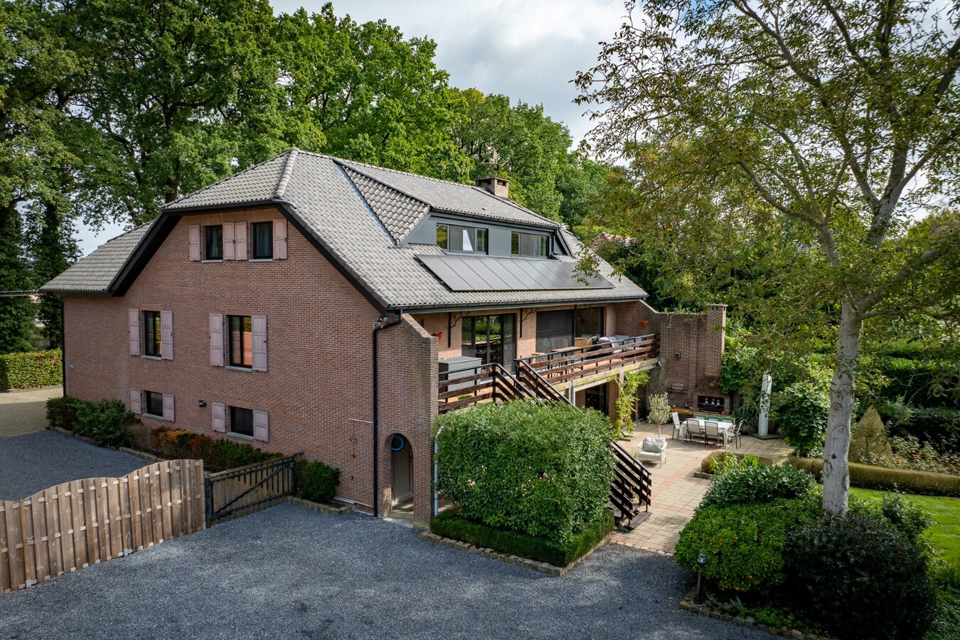 Ruime woning met weide en paddock op ca. 1ha te Bocholt 