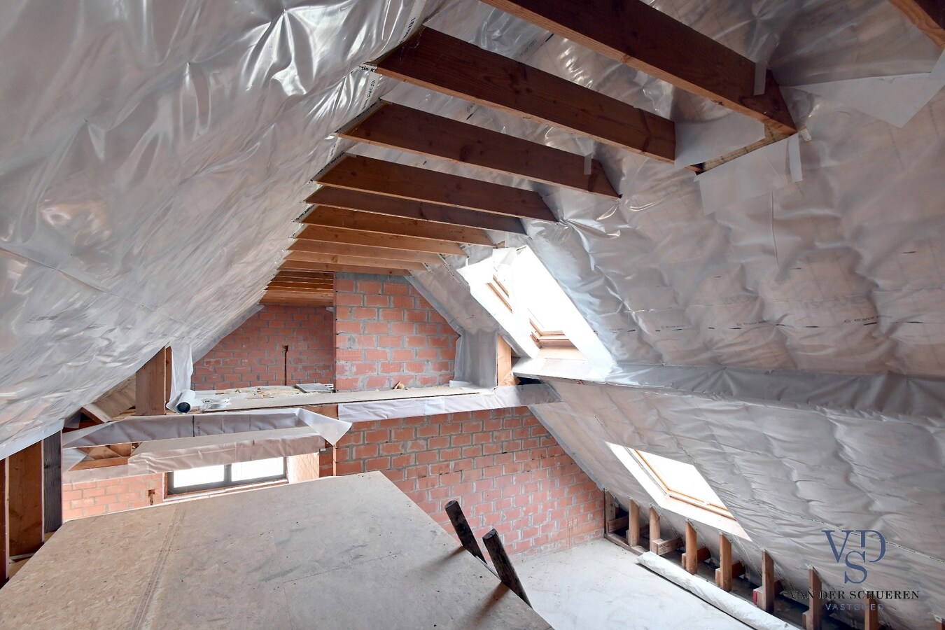 Eigentijdse woning (nog af te werken) te Vurste. 