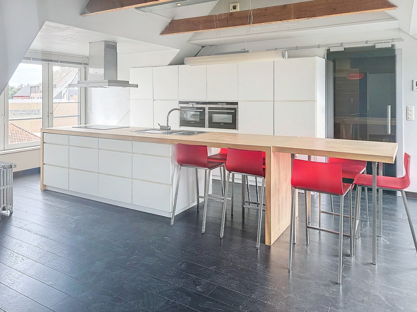 Opbrengsteigendom bestaande uit 3 appartementen + handelsgelijkvloers gelegen in het centrum 