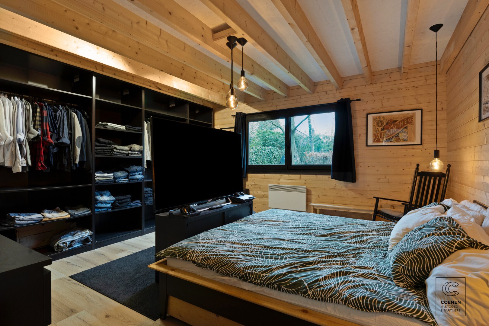 Lichtrijke en ruime villa van 338 m² met ingebouwd zwembad en tal van mogelijkheden voor co-housing of kangoeroewonen! 