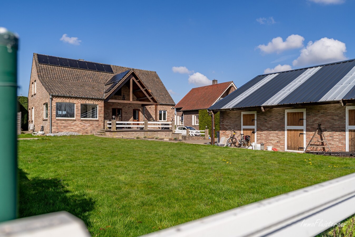 Ruime woning met paardenstallen op ca. 85 are te Kinrooi 