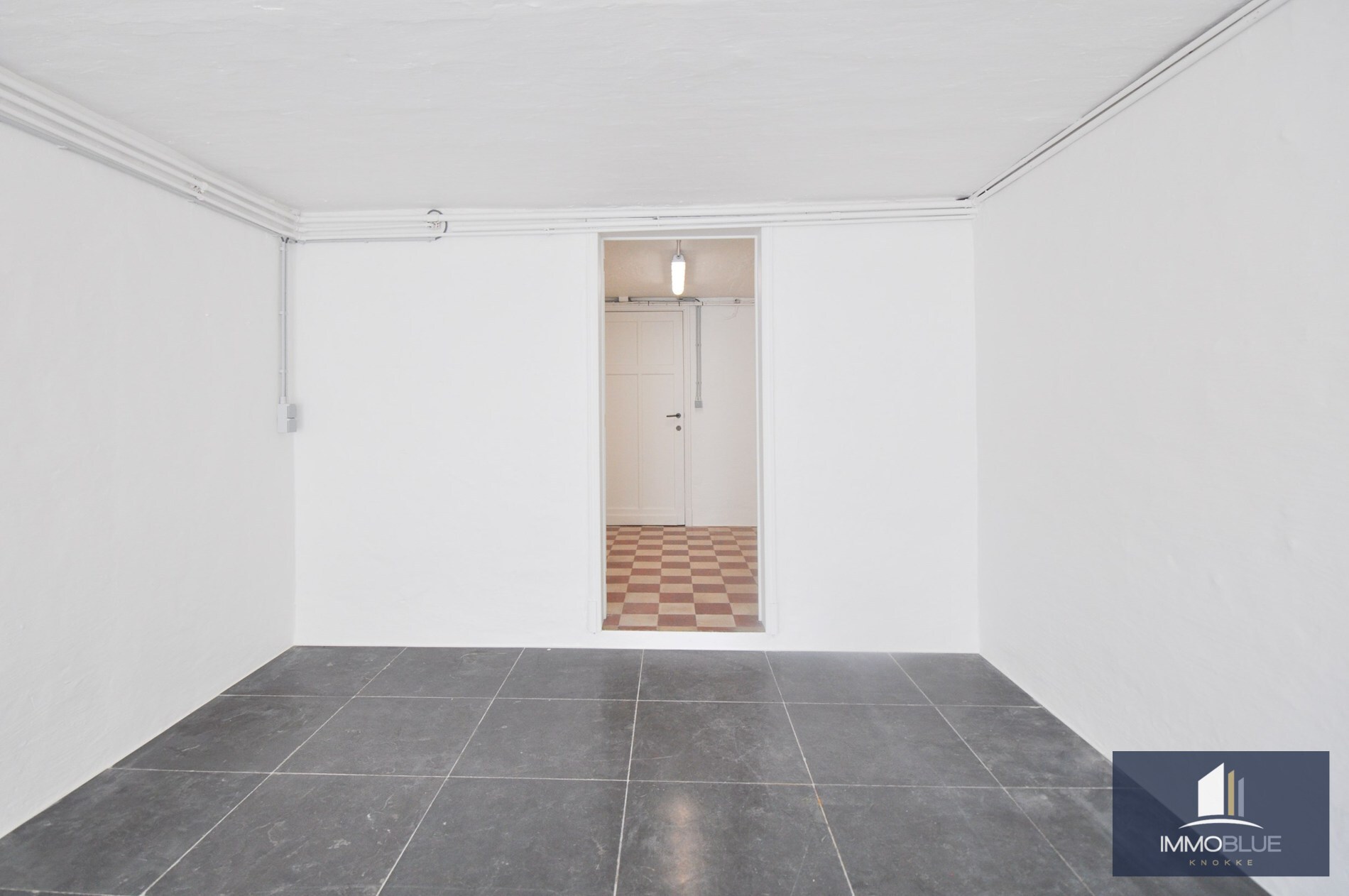 Volledig gerenoveerd hoek-appartement met een prachtig zicht op het Zegemeer. 