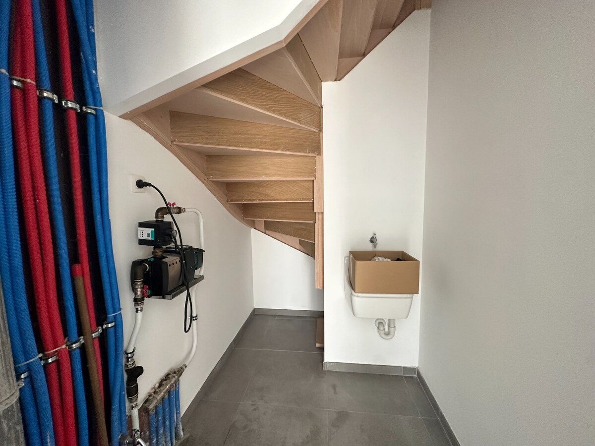 Nieuwbouwwoning met 4 slaapkamers op een boogscheut van het centrum 