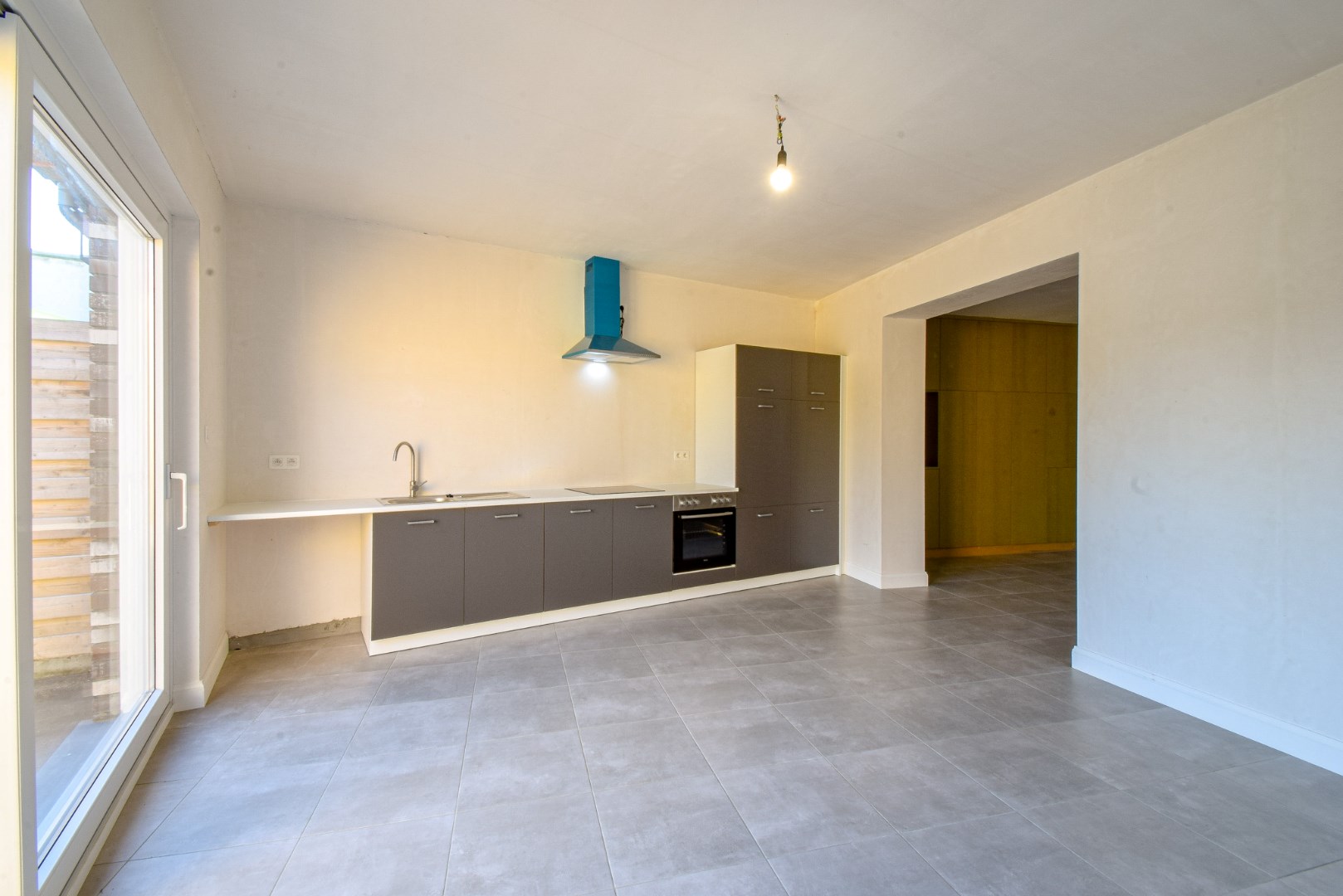 Instapklare gerenoveerde rijwoning in het centrum van Gistel 