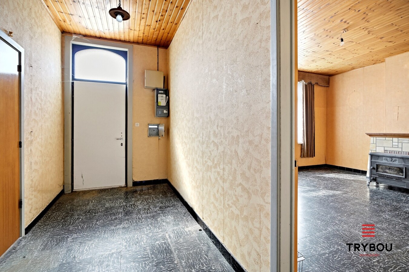 Te renoveren ruime halfopen bebouwing op een perceel van 1491m² met 7 slaapkamers! 