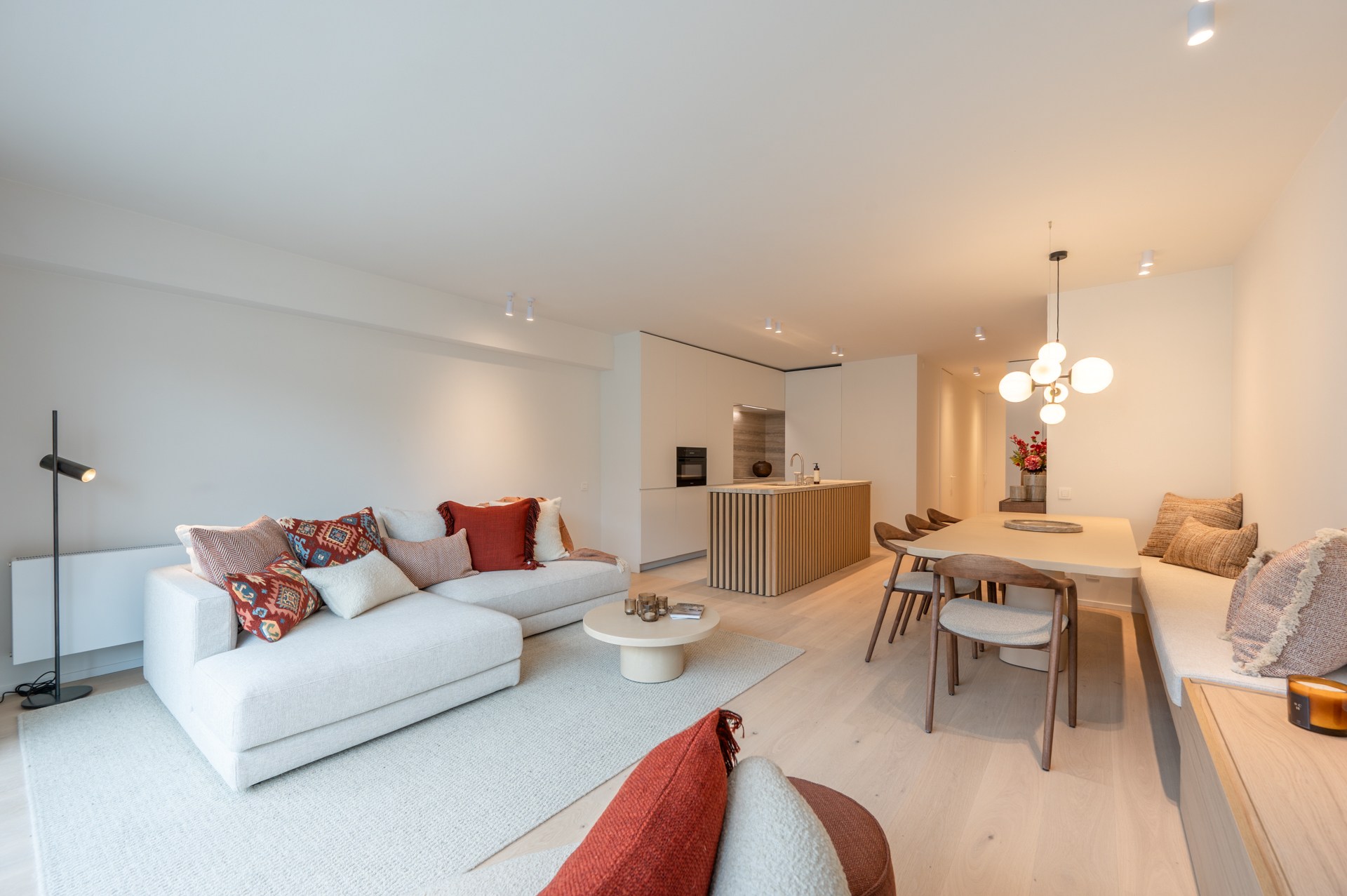 Exclusief gerenoveerd appartement met 3 slaapkamers te koop vlak bij het Albertstrand en het Rubensplein 