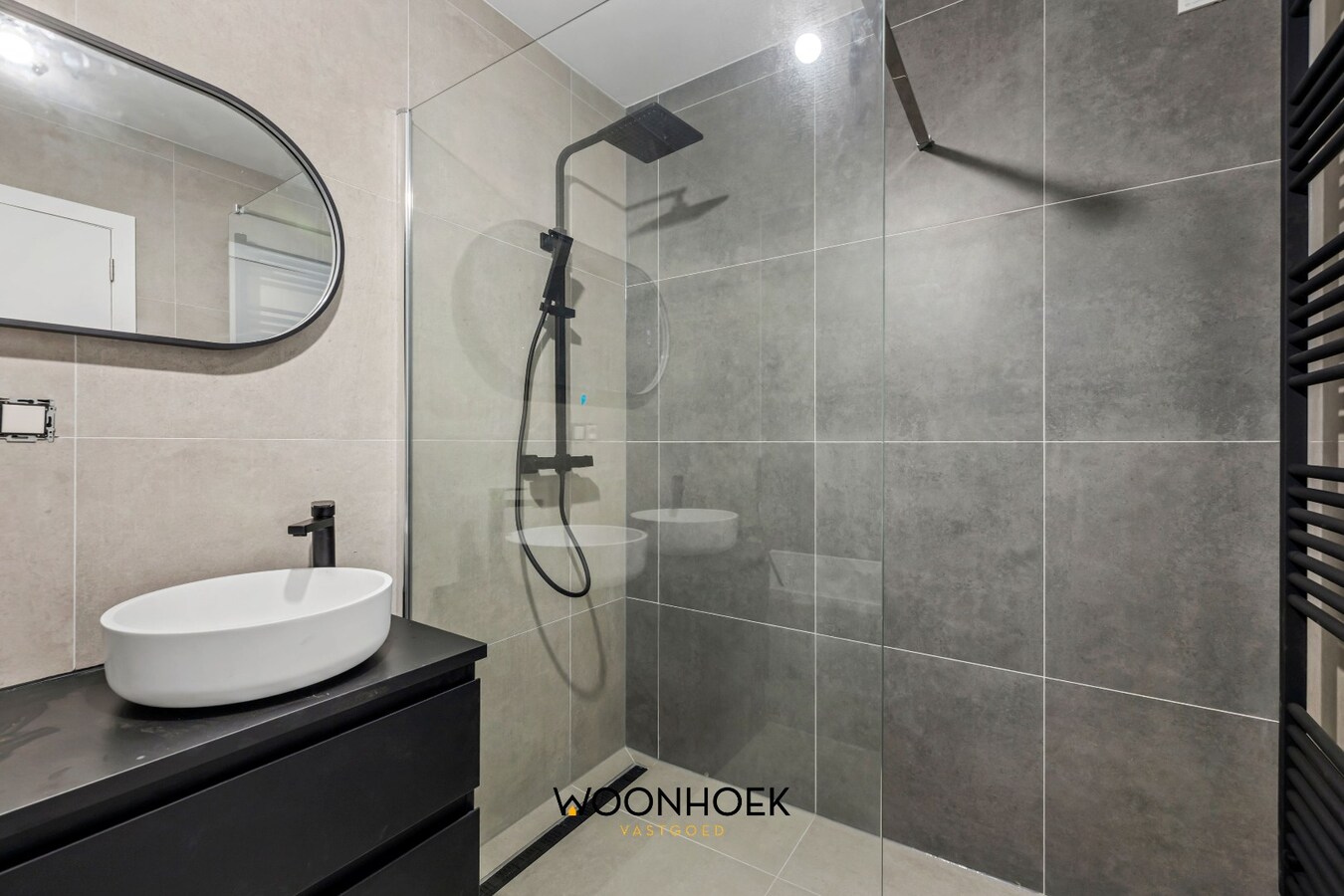 Gerenoveerde, 6-slpk woning, zonnige tuin en 2 bdkms te Sint-Niklaas! 