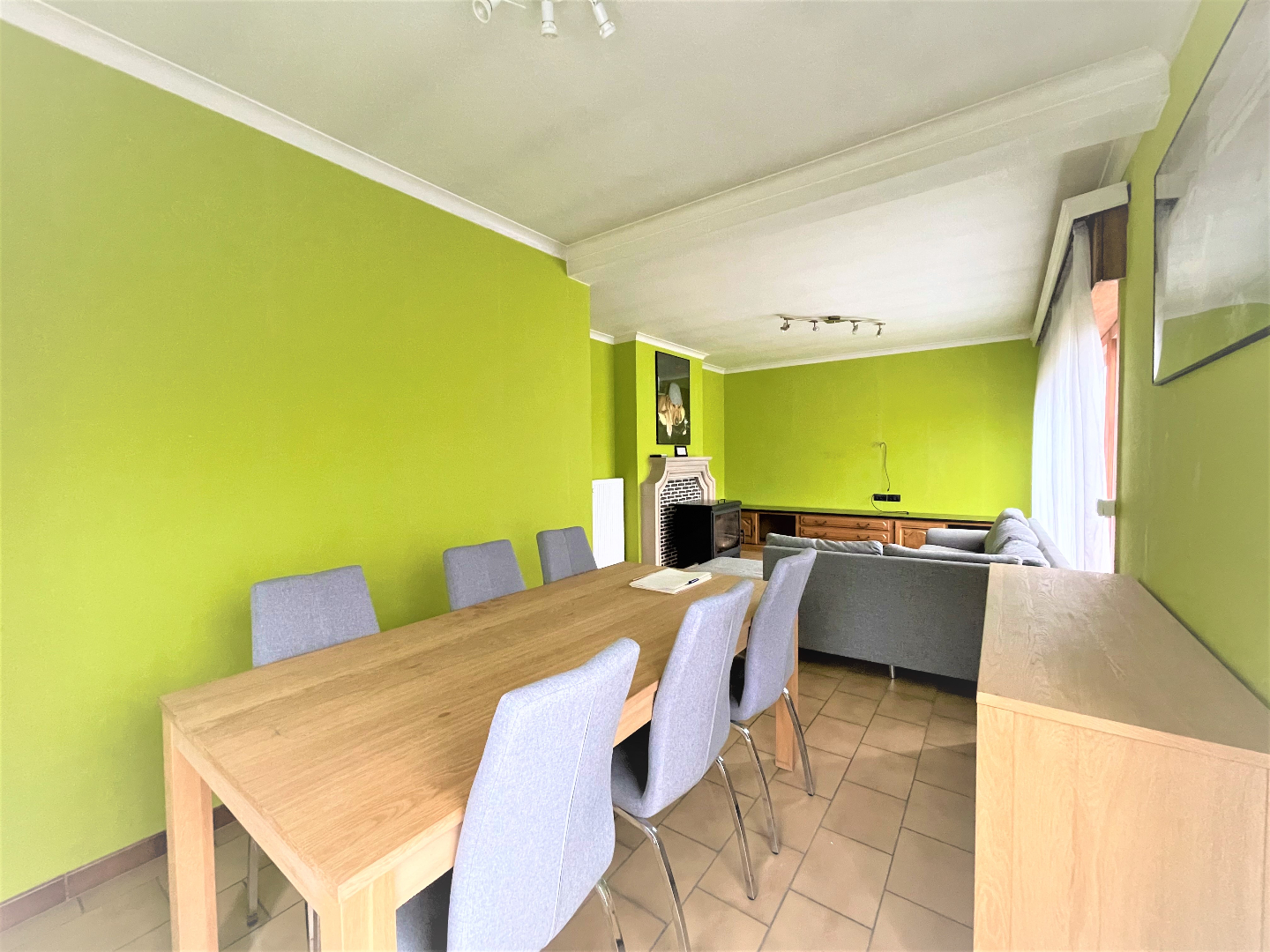 Statige halfopen woning met 3 slaapkamers en garage 