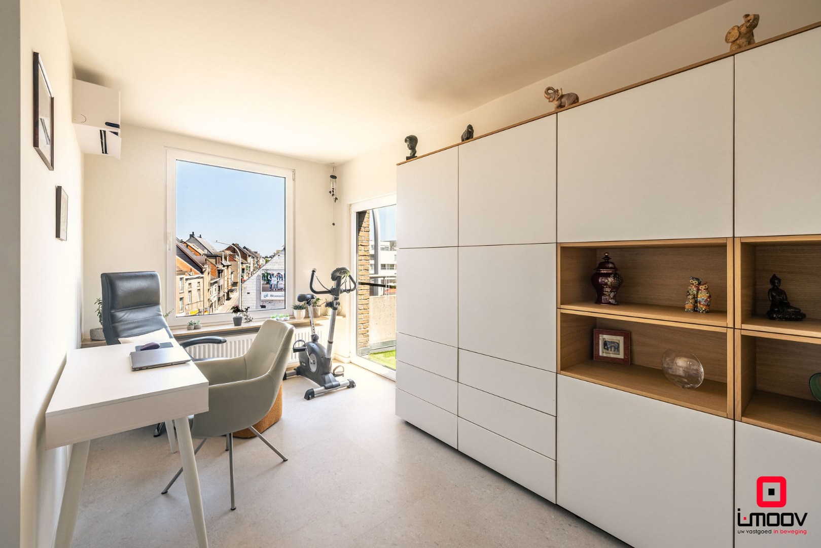 Ruim appartement met 2 slaapkamers, dubbele garage en twee terrassen te Aalst 