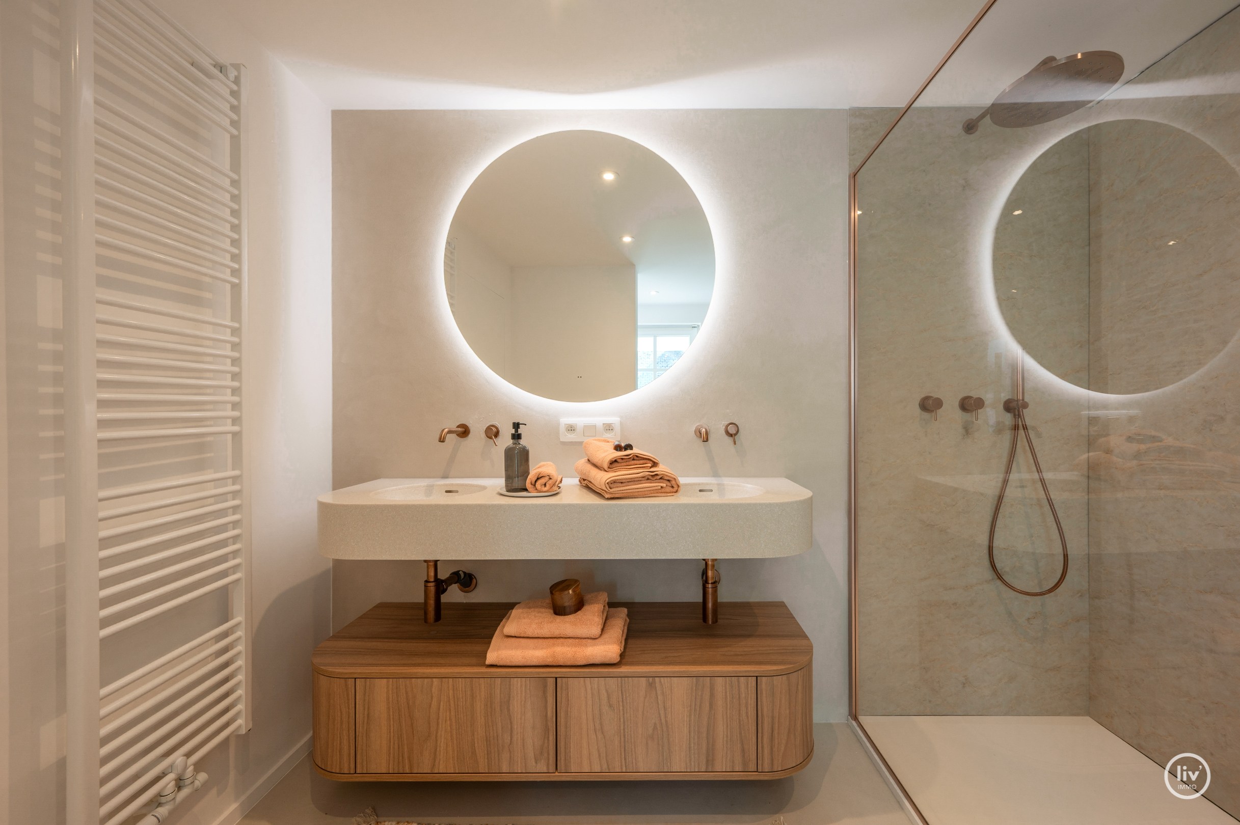 Exclusief gerenoveerde villa op een absolute toplocatie in de Jozef Nellenslaan te Knokke. 