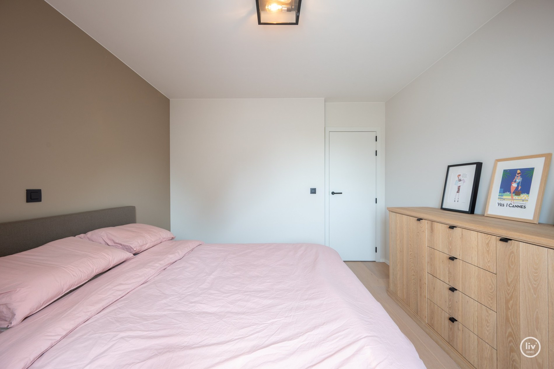 Prachtige halfopen woning met 5 slaapkamers en mooie tuin gelegen in Knokke. 