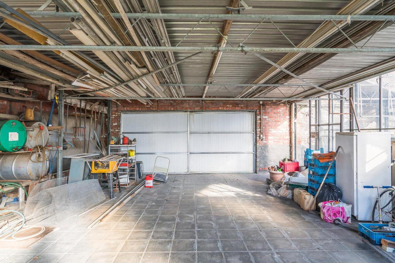 Residentieel gelegen karakterwoning op ruim perceel van 1886 m². 