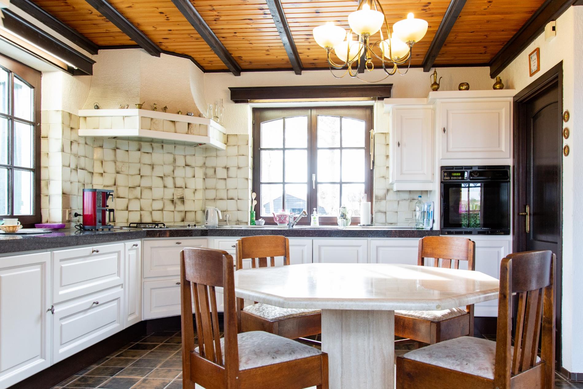 Uniek landhuis op 7.390m²  te Bassevelde 