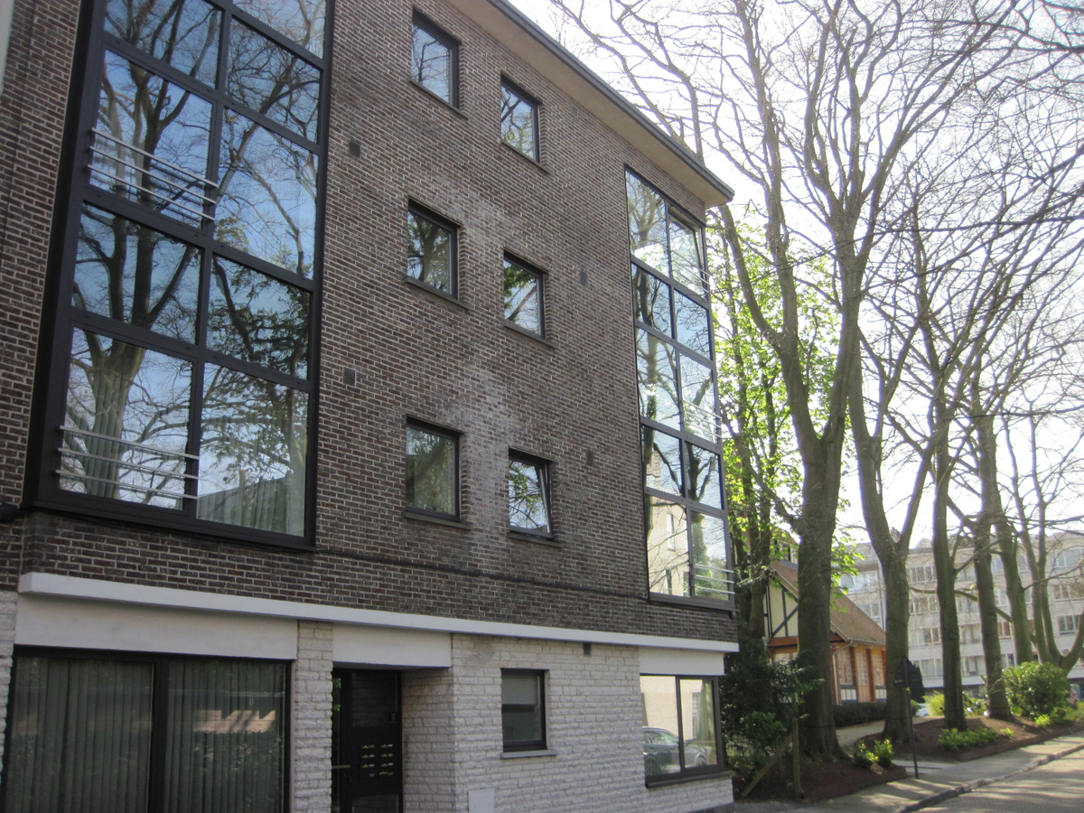 Lichtrijk 2 slaapkamer-appartement nabij de Sterre. 