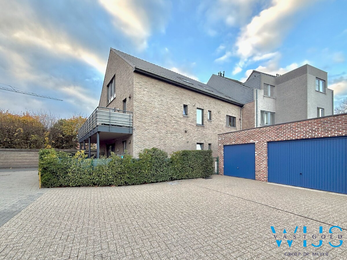 Instapklaar &amp; energiezuinig appartement in HET centrum van Ertvelde ! 