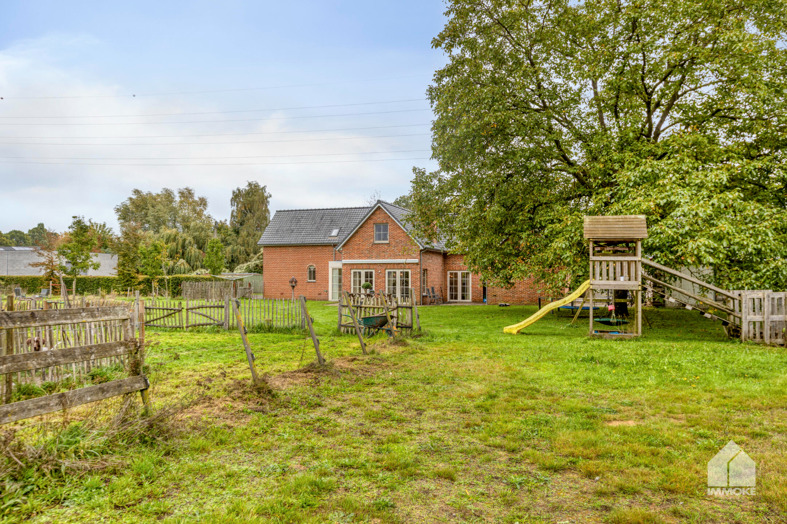 Volledig gerenoveerde, energiezuinige langgevelhoeve op riant perceel van 76 are. 