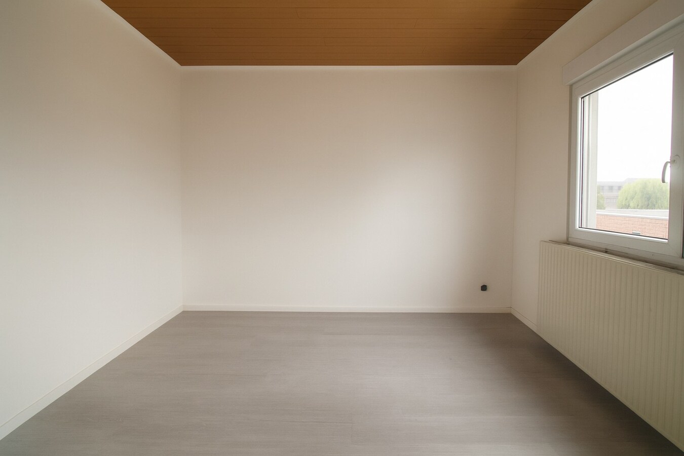 Te koop: Uitzonderlijk ruime stadswoning met 6 slaapkamers, garage en tuin in het hart van Sint-Niklaas! 