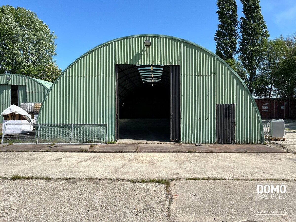 Ruime opslagplaats - 297m² 