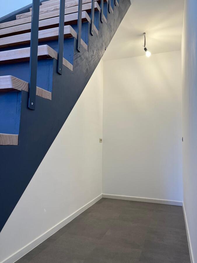 Design duplex appartement te centrum Dikkelvenne. 