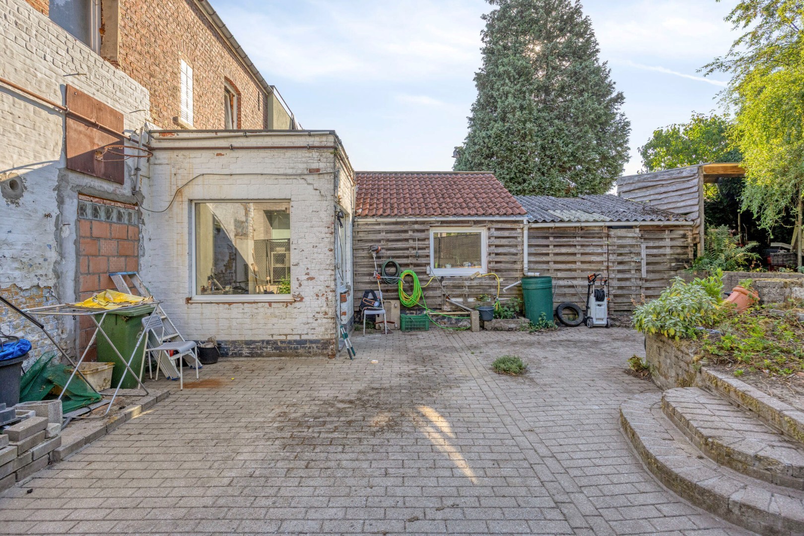 Halfopen bebouwing met 5 ruime slaapkamers, 2 badkamers, garage en tuin in Holsbeek – bewoonbare oppervlakte 214m² 
