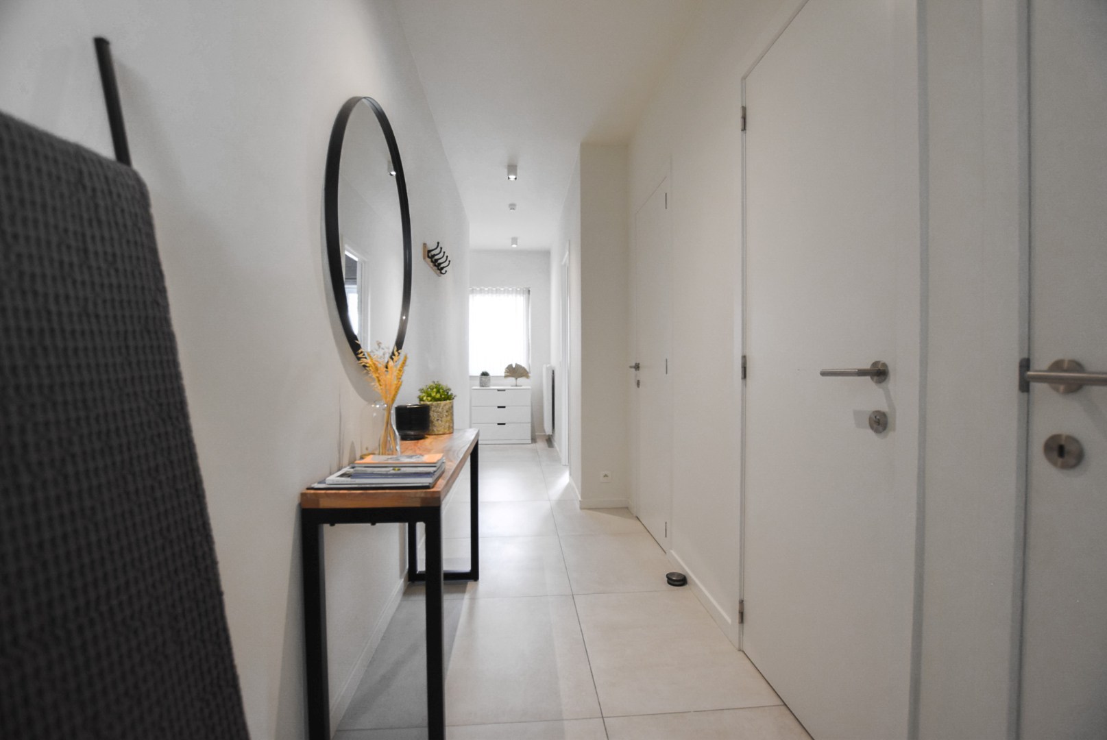 Modern en energiezuinig gelijkvloers appartement (60m² + 7m²) in hartje Nieuwpoort – instapklaar en perfect gelegen! 