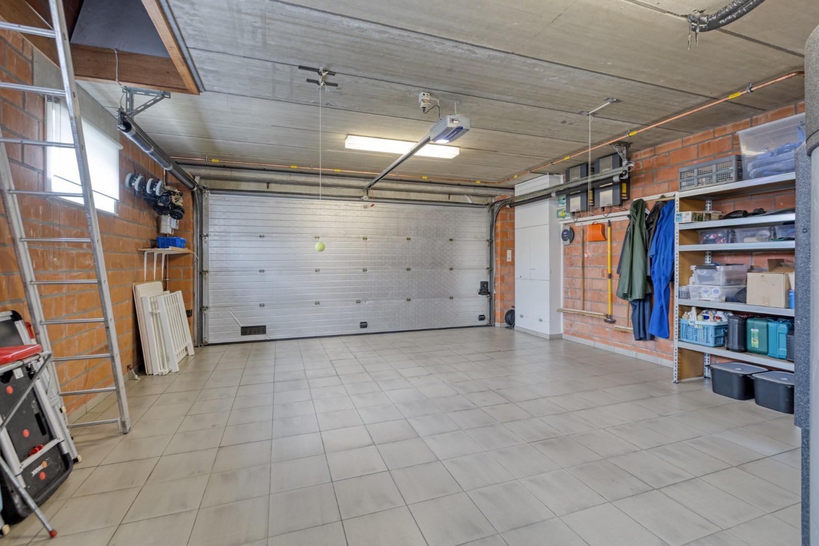 Ruime, energiezuinige gezinswoning met 4 slpk. en verwarmd zwembad in Leopoldsburg 
