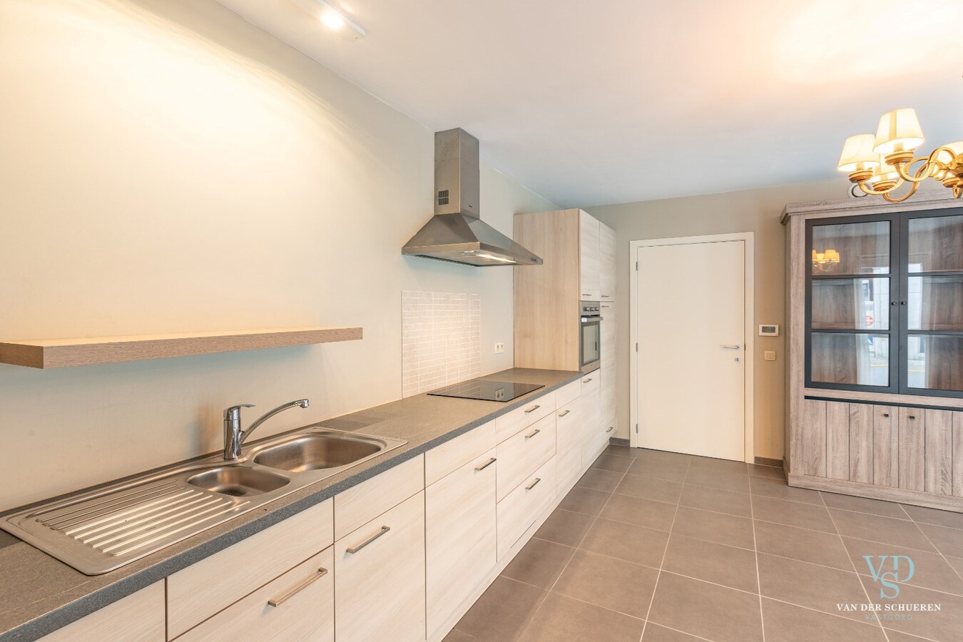 Ruime,  recente assistentie-flat. 