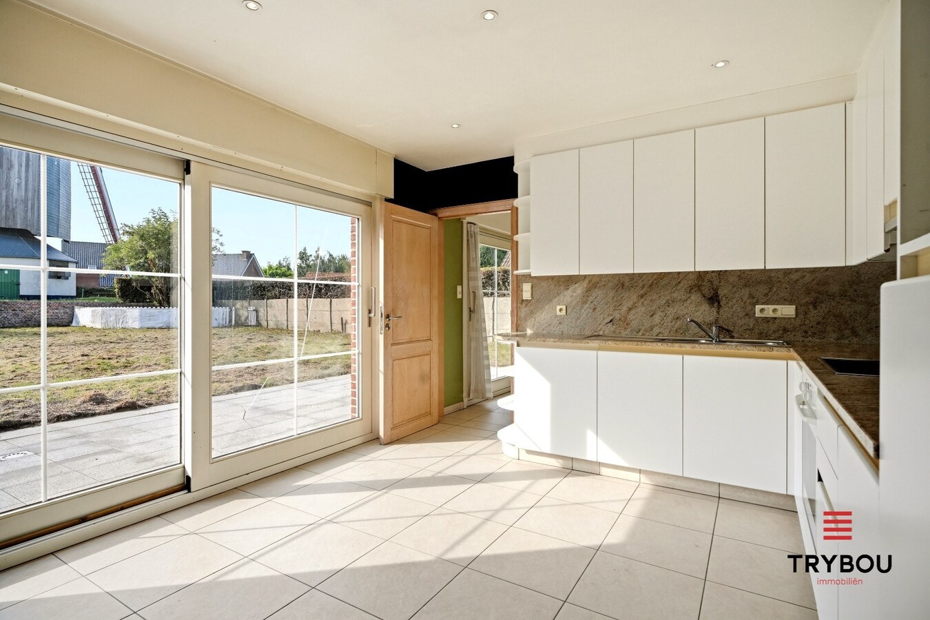 Ruime halfopen woning met 5 slaapkamers te koop in Werken met garage en ruime tuin! 