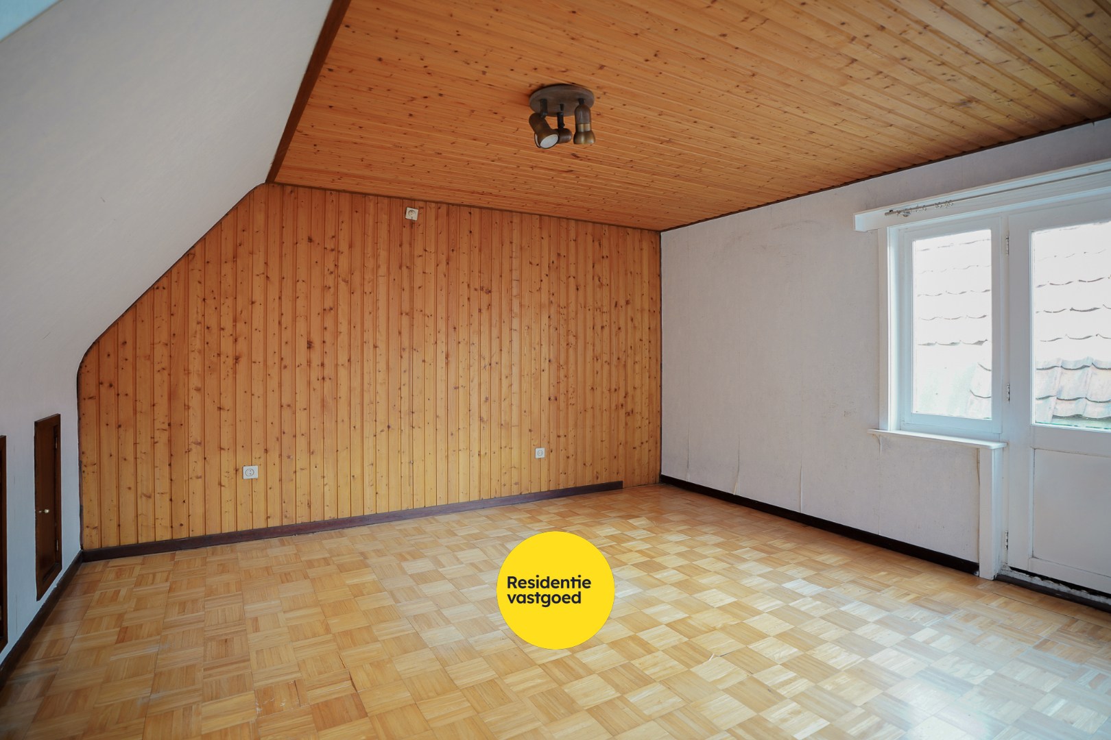 Karaktervolle hoekwoning op topligging in hartje Brugge 