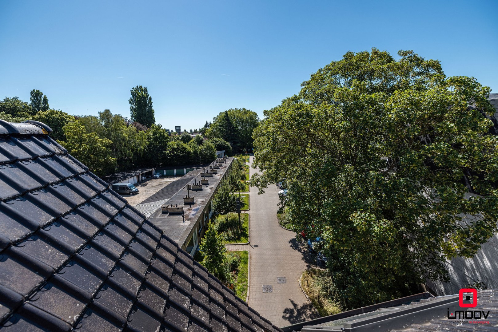 Lichtrijke studio met parkzicht te Sint-Amandsberg 