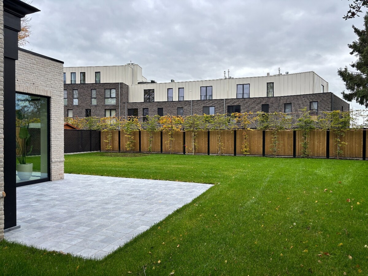 Energievriendelijke (A+) E-peil -5 nieuwbouwvilla in centrum Schilde met Zuid-tuin. 