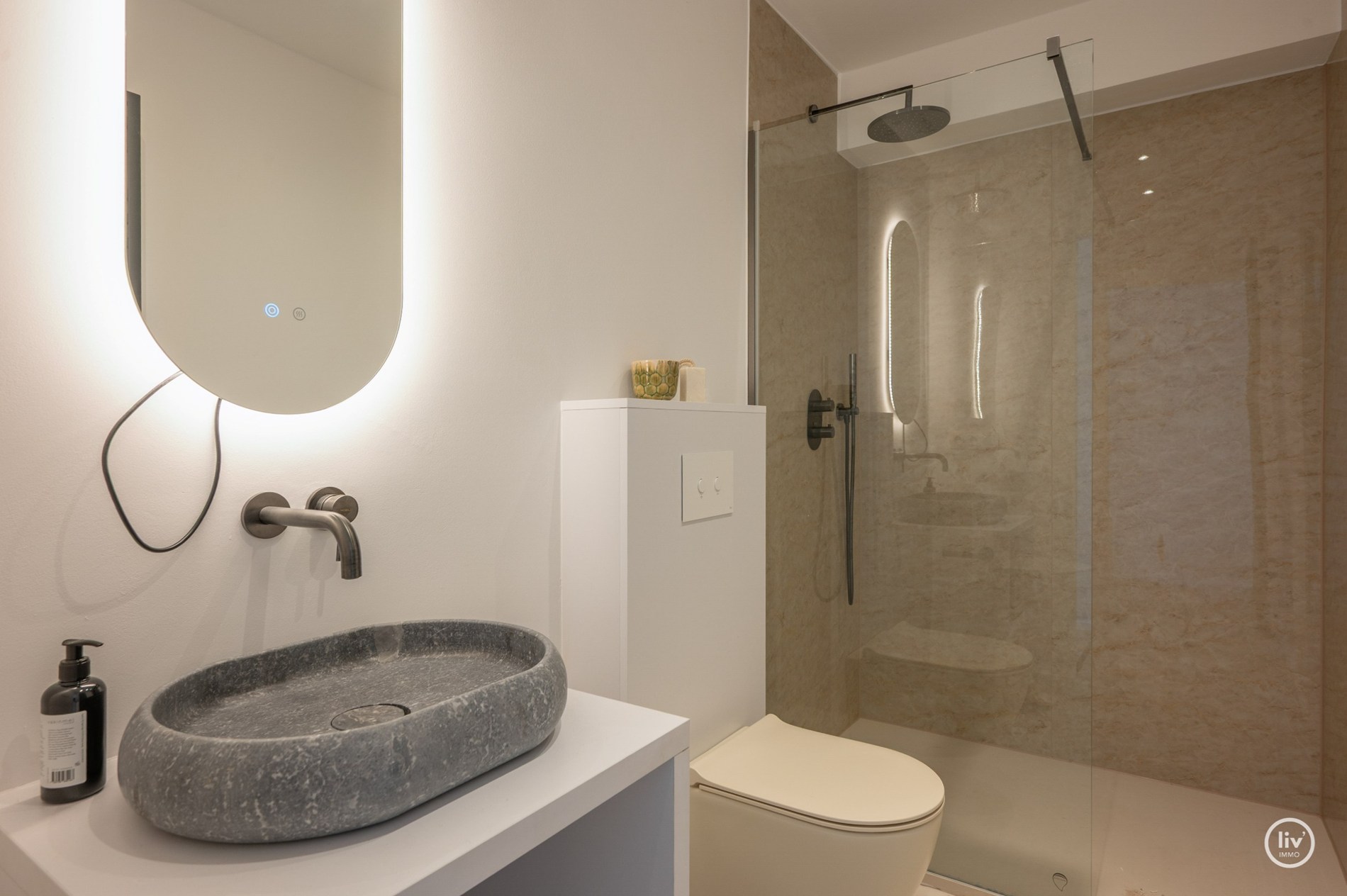 Prachtige ruime duplex (216 m2) top gerenoveerd gelegen op de Leopoldlaan te Knokke. 