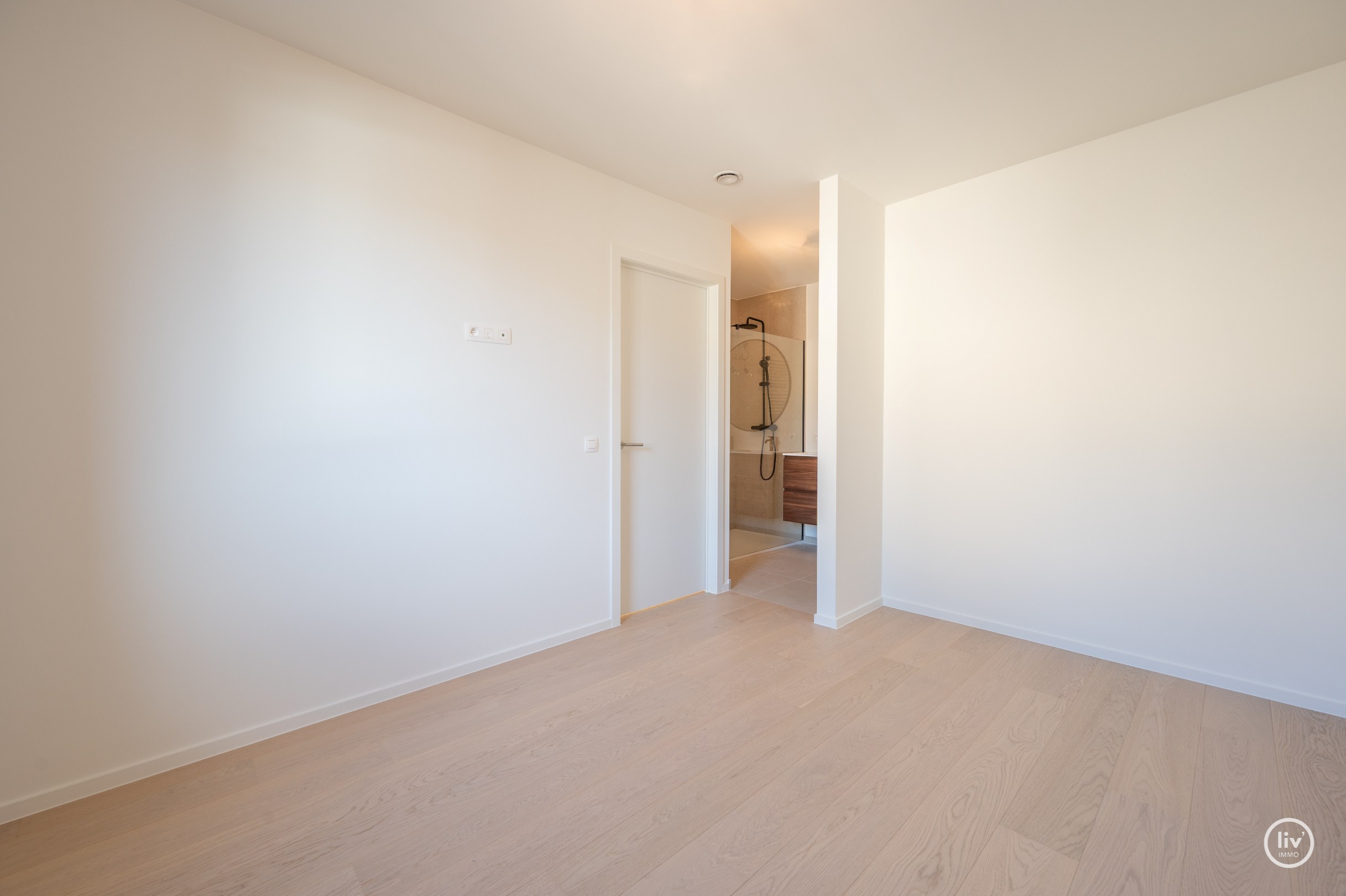 Centraal gelegen nieuwbouw-appartement in de residentie Maurice (met mogelijkheid tot aankoop van een inpandige autostaanplaats). 