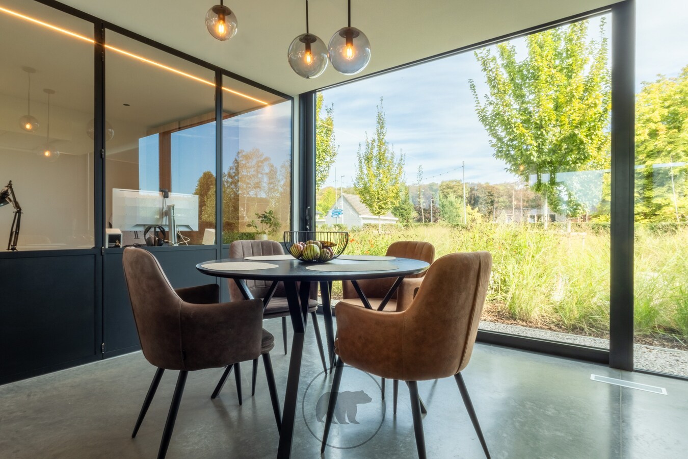 Buitengewone design villa op unieke ligging te Lochristi 