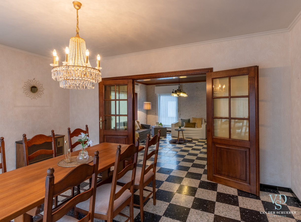 Degelijke, op te frissen Half Open Bebouwing. 