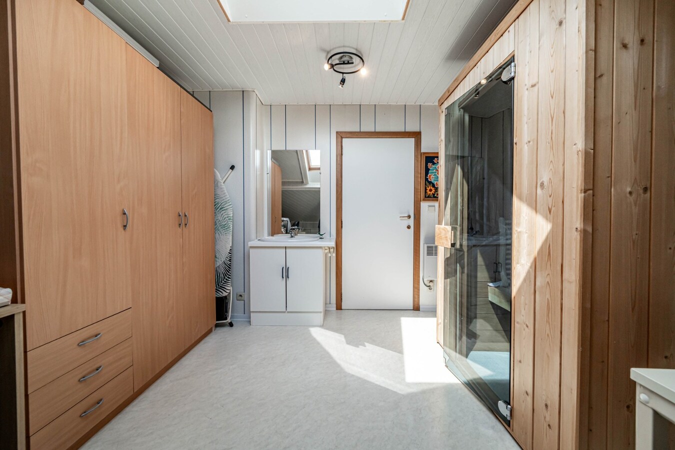 GERENOVEERDE, INSTAPKLARE GEZINSWONING MET 4 SLAAPKAMERS TE TUILT 