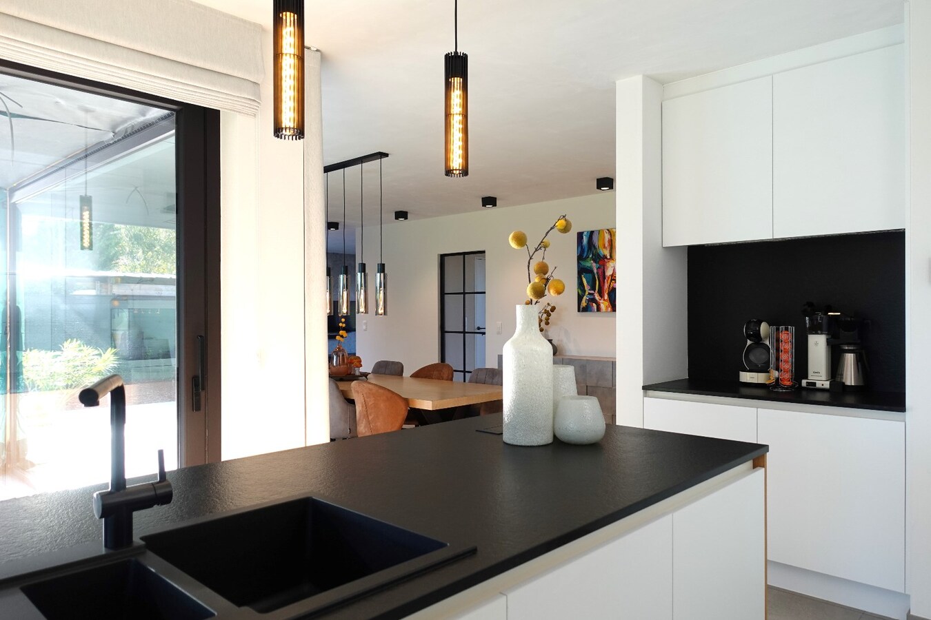 Uitzonderlijke luxe villa (2022) met prachtige tuin &amp; 5 slaapkamers op 2.162m² 