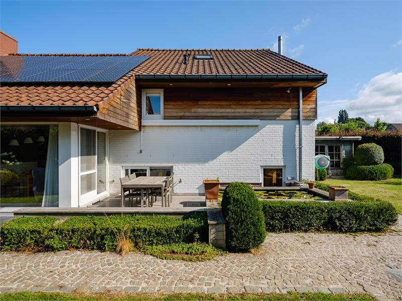 Tijdsloze villa in één van de mooiste villawijken van Roeselare 