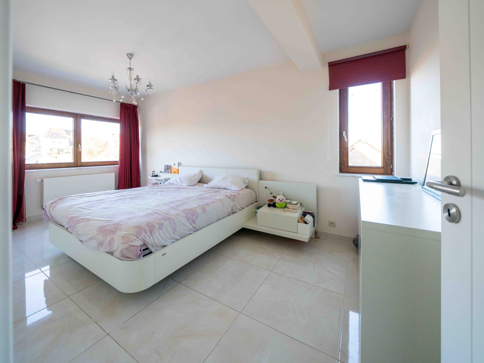 Zéér ruime energiezuinige woning met 4 kamers en bureau 