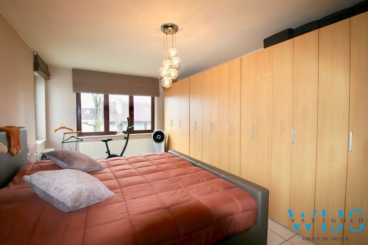 Ruim &amp; energiezuinig 2 slaapkamerappartement te EVERGEM ! 