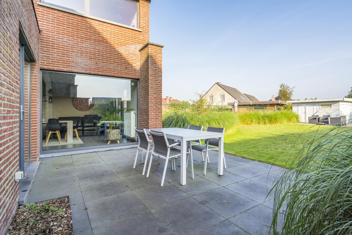 Rustig gelegen gezinswoning met tuin, garage &amp; oprit - Maldegem 